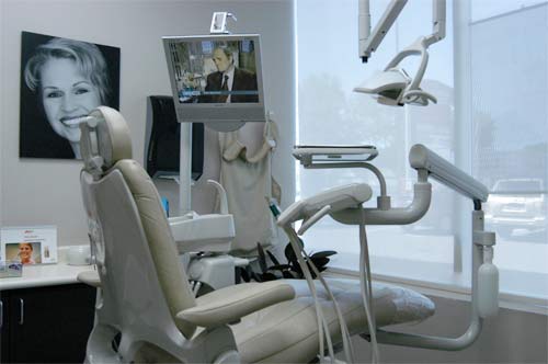 Cosmetic Dentist & Family dentist in Richmond Hill at Dentistry in Oak Ridges offering Invisalign, Sleep Apnea Treatment and Dental Implants